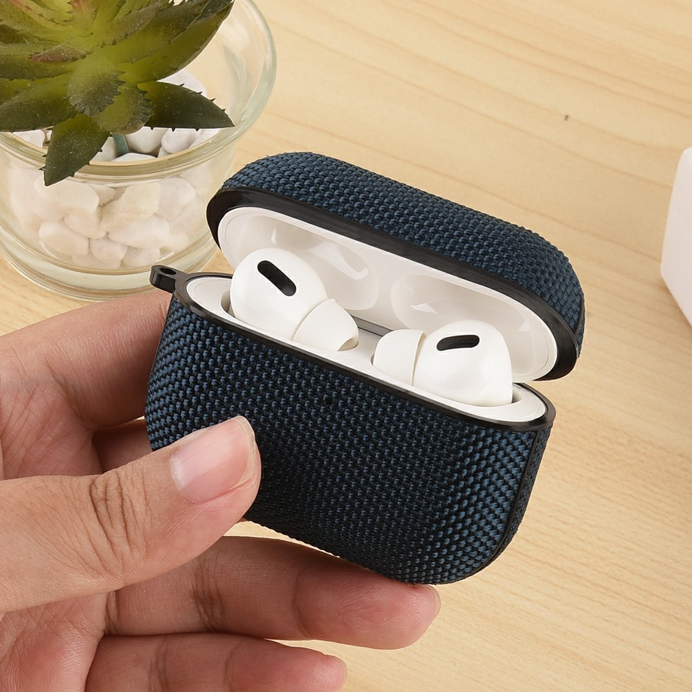 Apple AirPods Pro 3 - Case Nylon With Hanging Buckle Black — estuche (foto 2 de 8)