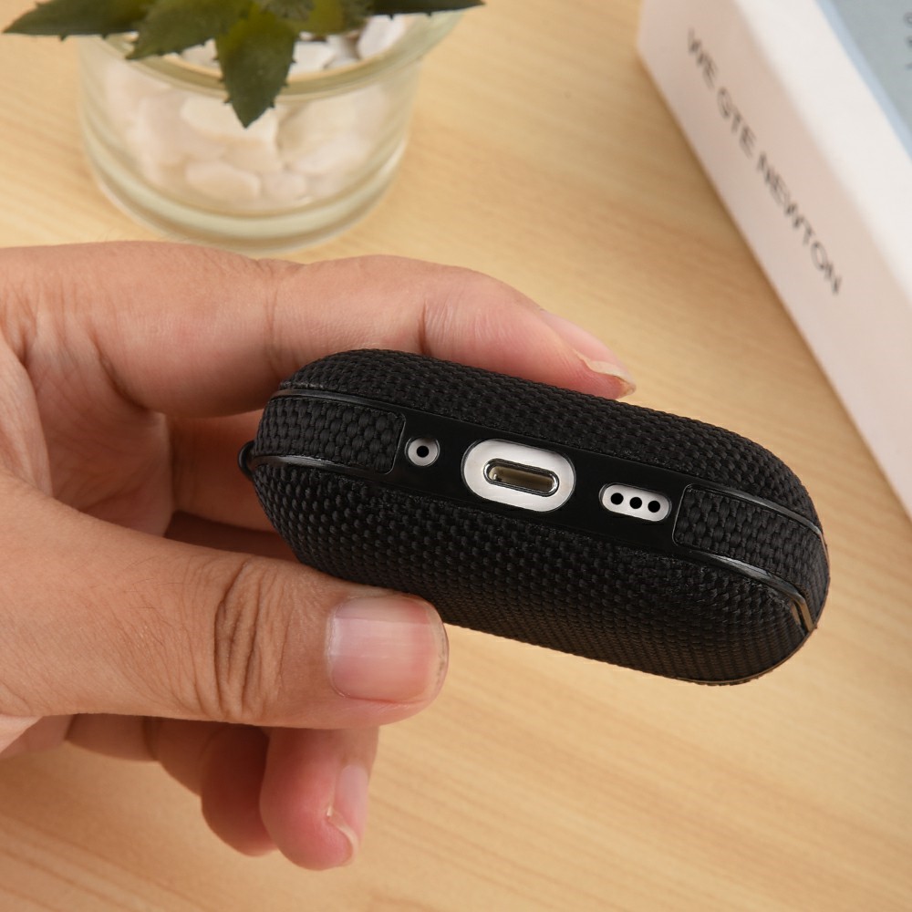 Apple AirPods Pro 3 - Case Nylon With Hanging Buckle Black — estuche (foto 3 de 8)