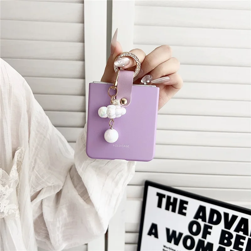 Samsung Galaxy Z Flip 7 - Ultra Slim Pearl Pendant Purple — estuche (foto 3 de 5)